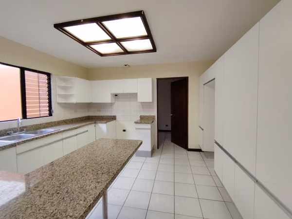 Casa Condominio Escazu- Patio- 3 Habitaciones