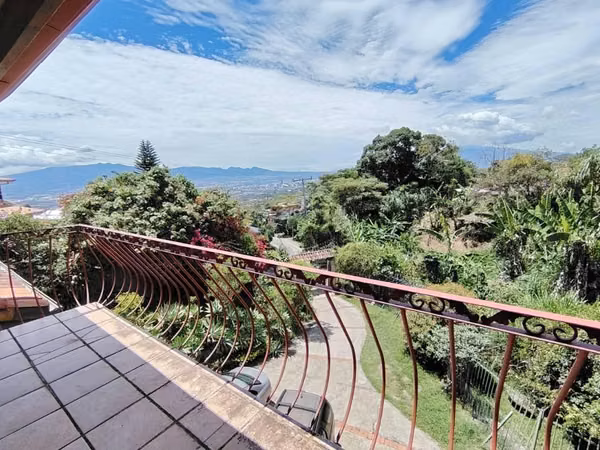 Casa Independiente Escazu- Patio- 3 Habitaciones