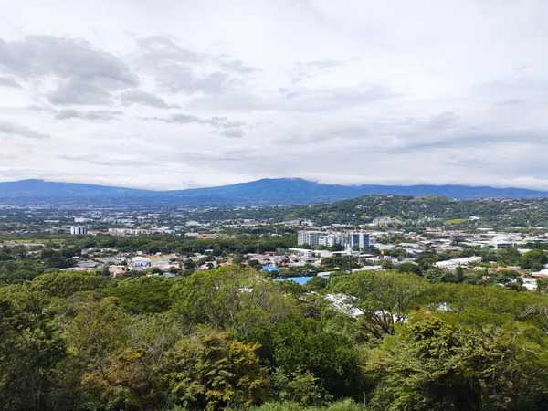 Se alquila apartamento de 1 habitación en Rio Oro de Santa Ana.