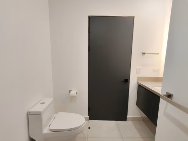 Se alquila apartamento de 1 habitación en Rio Oro de Santa Ana.