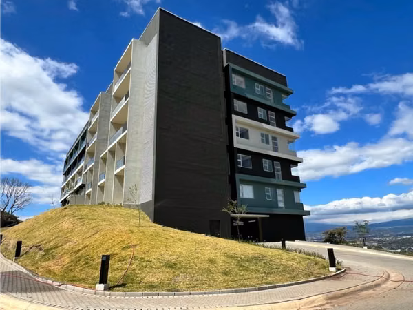 Se alquila apartamento de 1 habitación en Rio Oro de Santa Ana.