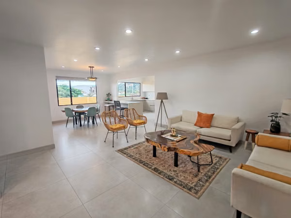 Se vende hermoso apartamento remodelado en Trejos Montealegre.