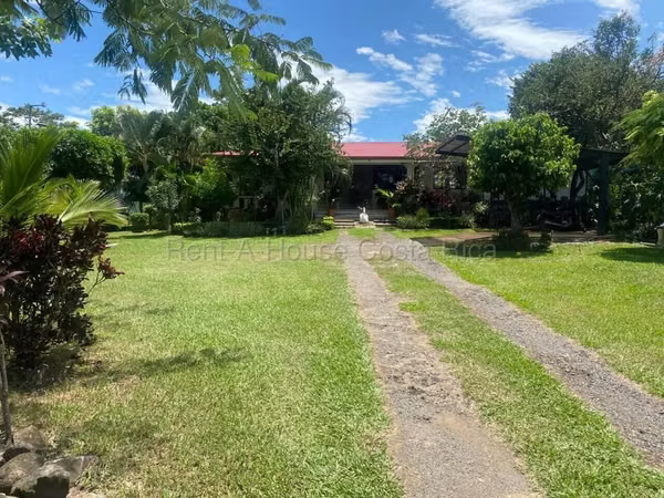 Rental of Country House + 2 Semi-Furnished Apartments in Turrúcares, Alajuela. 27-435
