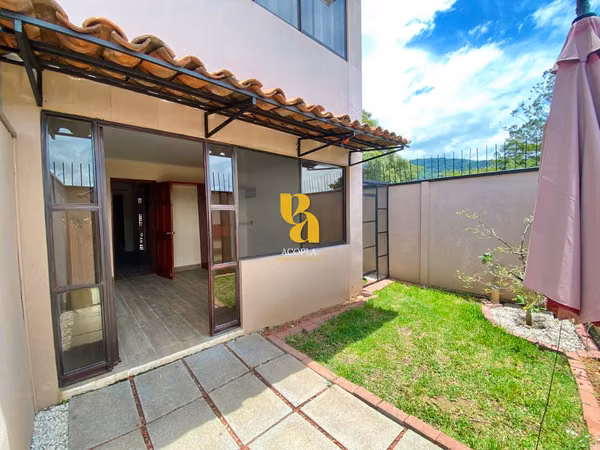 Alquiler de apartamento con terraza y jardín en Escazú. Incluye servicios