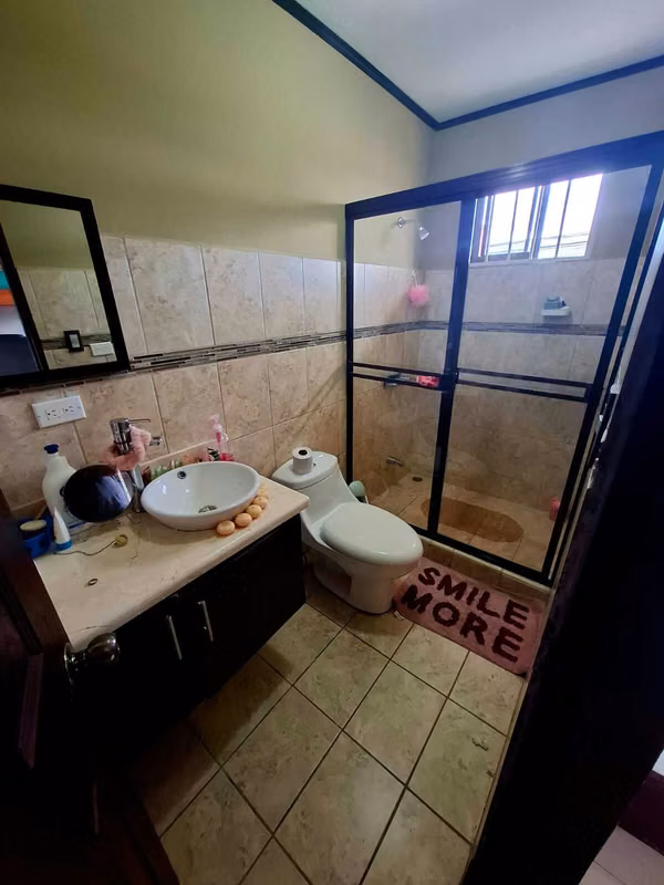 Venta Casa Residencial Monserrat Tres Ríos 2 hab 2 plantas