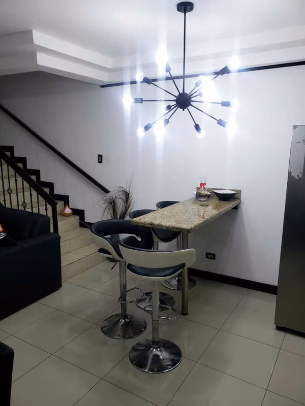 Venta Casa Residencial Monserrat Tres Ríos 2 hab 2 plantas