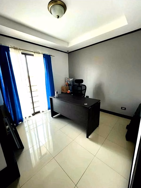Venta Casa Residencial Monserrat Tres Ríos 2 hab 2 plantas