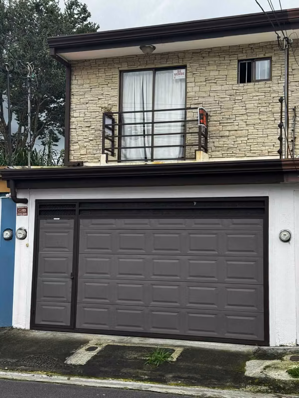 Venta Casa Residencial Monserrat Tres Ríos 2 hab 2 plantas