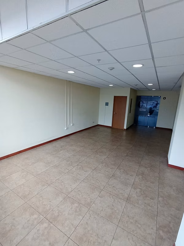 ¡OFICINA EN ALQUILER - TORRES PASEO COLÓN!