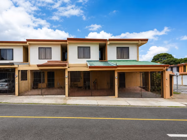 CASA EN VENTA EN BOSQUES DEL CATALAN GRANADILLA DE CURRIDABAT