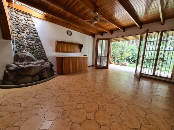 CASA COLONIAL EN ALQUILER – RESIDENCIAL CARIARI, HEREDIA