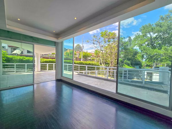 Apartamento en 1er nivel con terraza grande en Bello Horizonte Escazú