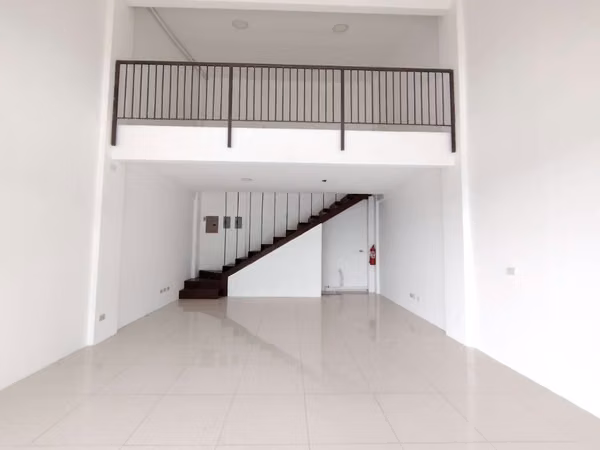 Commercial space in Santa Ana Main Road