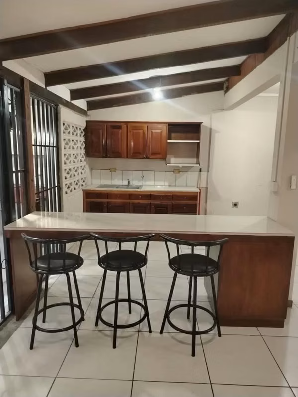 Se alquila CASA DE HABITACIÓN LIBERIA CENTRO