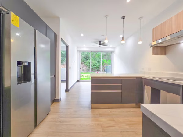 Brand new! Luxurious apartment with garden and appliances in Santa Ana
