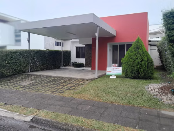 VENTA DE HERMOSA CASA EN CONDOMINIO EN TURRUCARES ALAJUELA COSTA RICA
