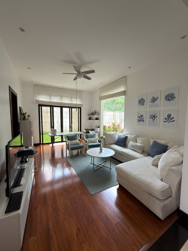 Casa de lujo en Hacienda del Sol Santa Ana con jardín privado y 5 habitaciones