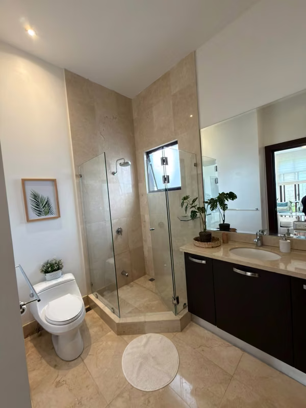 Casa de lujo en Hacienda del Sol Santa Ana con jardín privado y 5 habitaciones