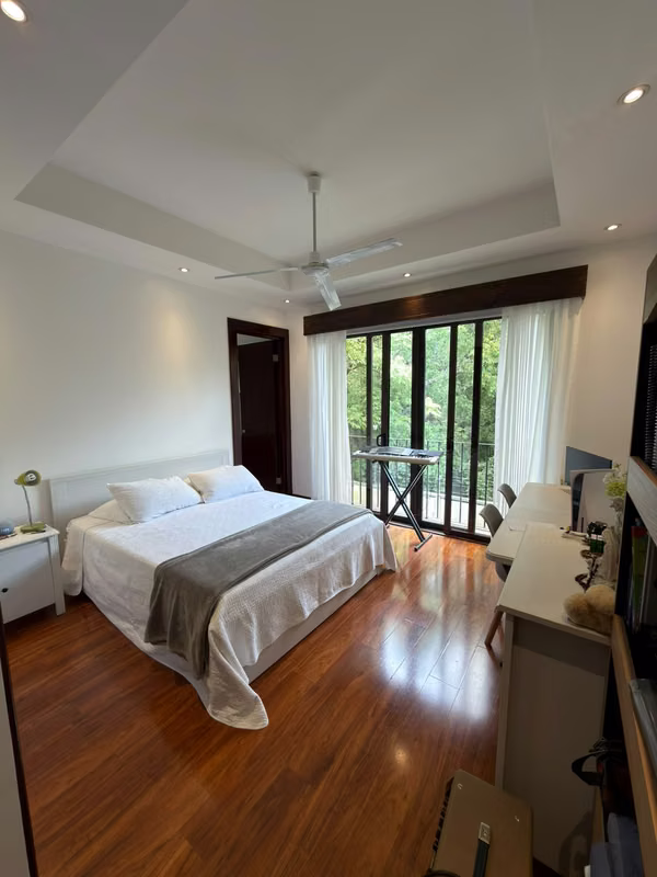 Casa de lujo en Hacienda del Sol Santa Ana con jardín privado y 5 habitaciones