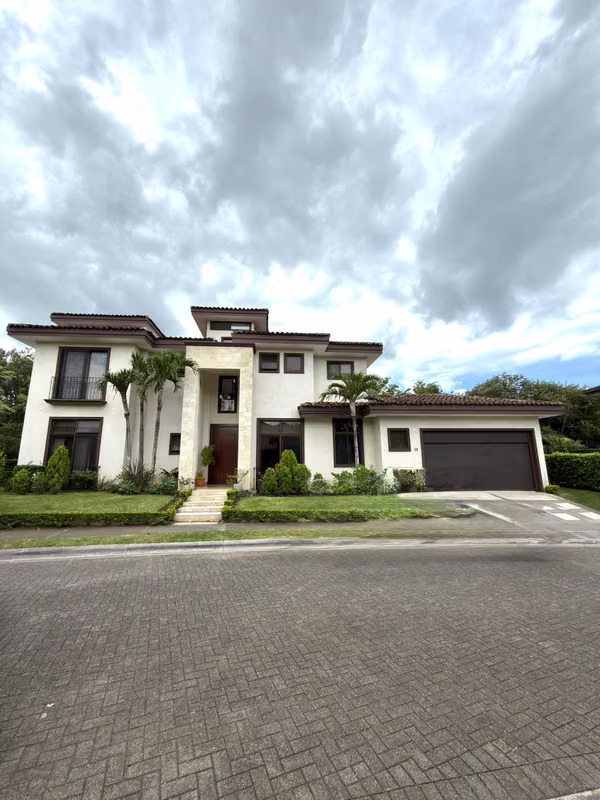 Luxury home in Hacienda del Sol, Santa Ana, with a private garden and 5 bedrooms.