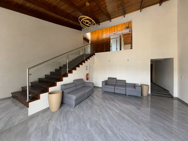 Edificio para clínica u oficinas en alquiler | Taras, Cartago
