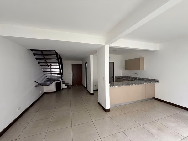 REMATE bancario en condominio La Quinta, Heredia.