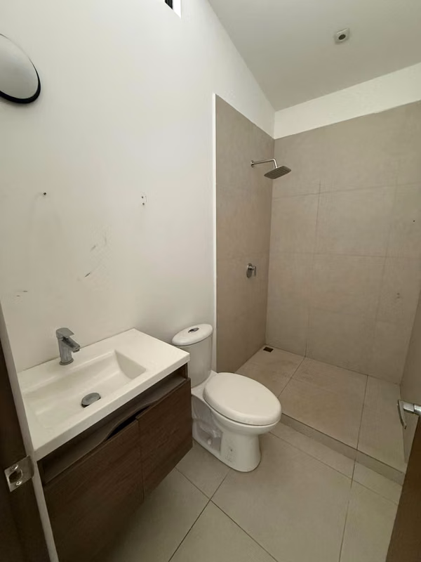 REMATE bancario en condominio La Quinta, Heredia.