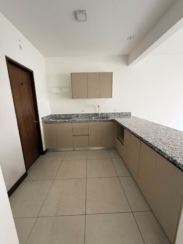 REMATE bancario en condominio La Quinta, Heredia.