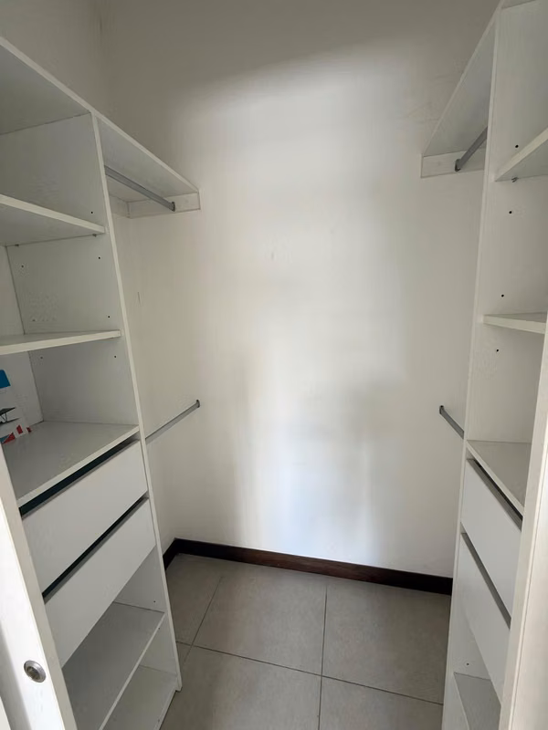 REMATE bancario en condominio La Quinta, Heredia.