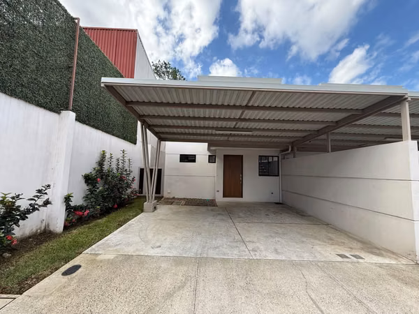 REMATE bancario en condominio La Quinta, Heredia.