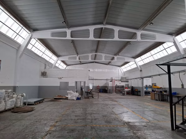 ALQUILA BODEGA USO INDUSTRIAL 635 m2, trifásico