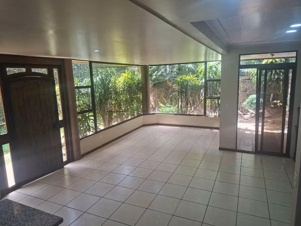 Se vende linda casa en Lomas de Ayarco, Curridabat