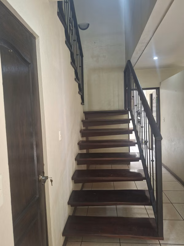 Se vende linda casa en Lomas de Ayarco, Curridabat