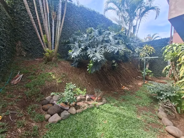 Se vende linda casa en Lomas de Ayarco, Curridabat