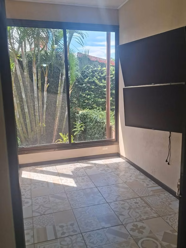 Se vende linda casa en Lomas de Ayarco, Curridabat