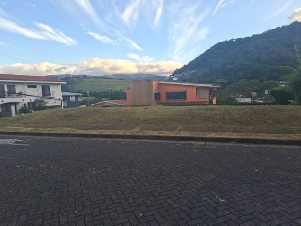 Se vende lote en Lomas de Ayarco, Curridabat