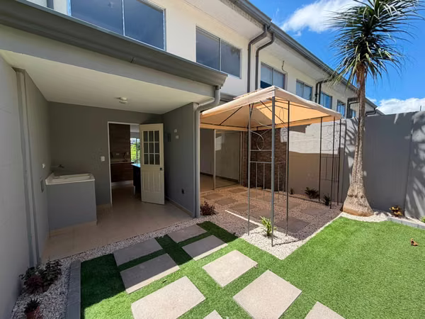 VENTA DE CASA EN SAN PABLO DE HEREDIA, 3 PISOS CON VISTA