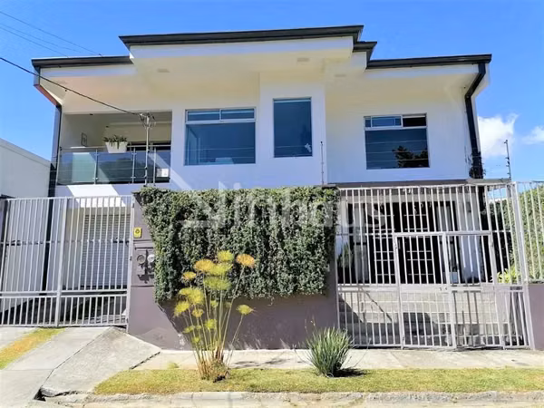 id 43396 Amplia vivienda con piscina privada
