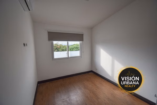 Casa de 3 Habitaciones con línea blanca Condominio en Río Palma