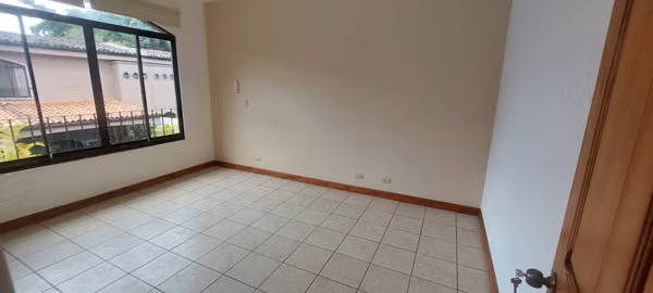 Se vende Casa en Condominio,  Pinares Curridabat