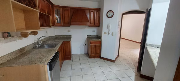 Se vende Casa en Condominio,  Pinares Curridabat
