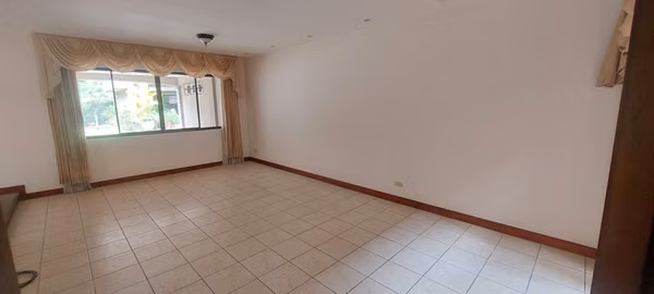Se vende Casa en Condominio,  Pinares Curridabat