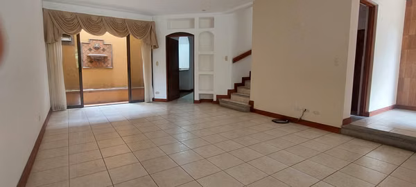 Se vende Casa en Condominio,  Pinares Curridabat