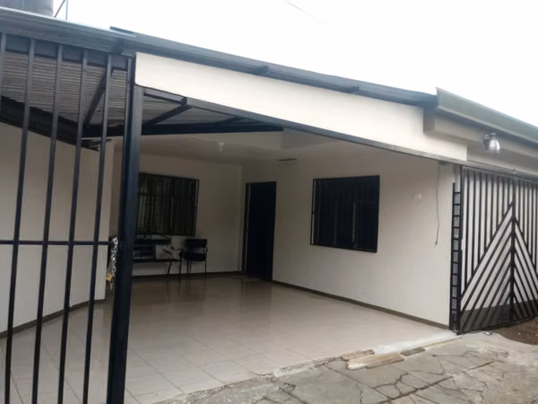 House for sale in San Francisco de Heredia, near the Oxigeno Mall.