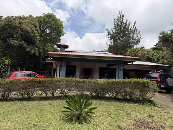 Commercial property for sale in Ángeles de San Rafael, Heredia. 2,000 m2 property with a large house