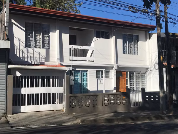 VENDO AMPLIA CASA SAN RAMON CENTRO