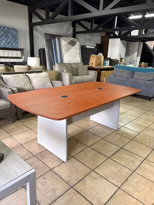 Mesa Ejecutiva Para Reuniones o Juntas 6,8 y 10 Puestos. Importada Como Nueva  Mide 2 mt Largo X 1 mt Ancho X 74 cm Alto