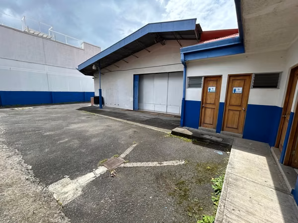 Se vende local / bodega Comercial