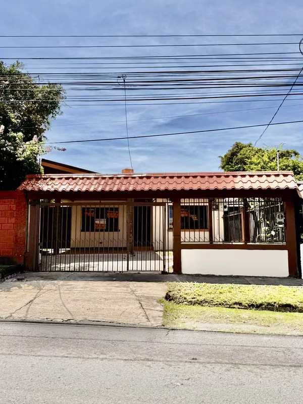 CASA DE 1 PLANTA, AMPLIA Y CON PATIO (PRECIO SUPER REBAJADO)
