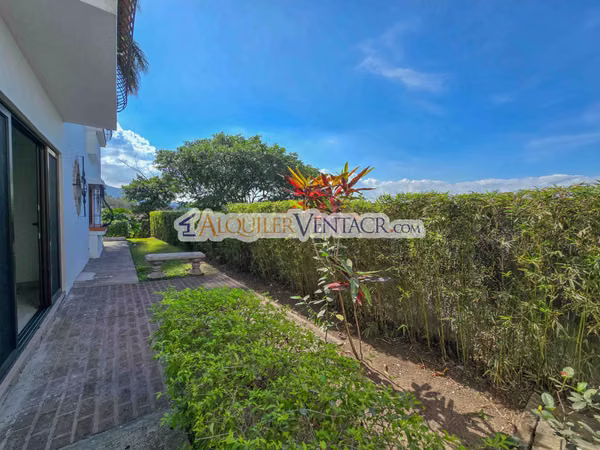 3 bedrs apartment + maid's quarters / with garden in Bello Horizonte Escazu